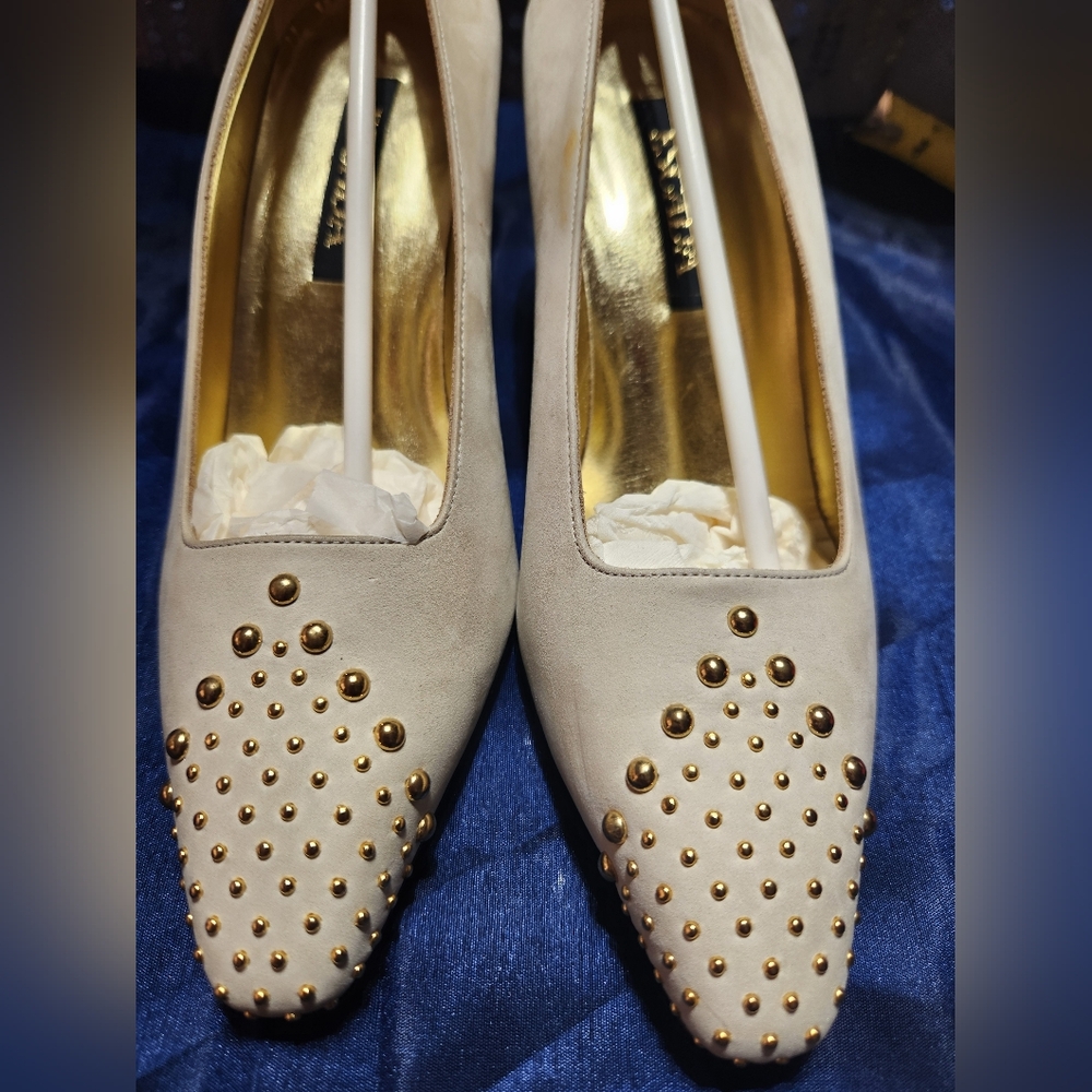 Vintage Escada Cream Pumps with Gold Accents - Picture 6 of 8
